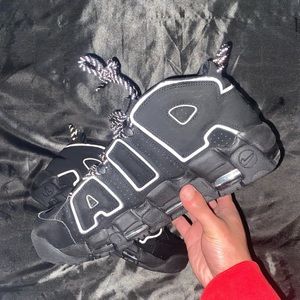 Nike More Uptempo “black & white”